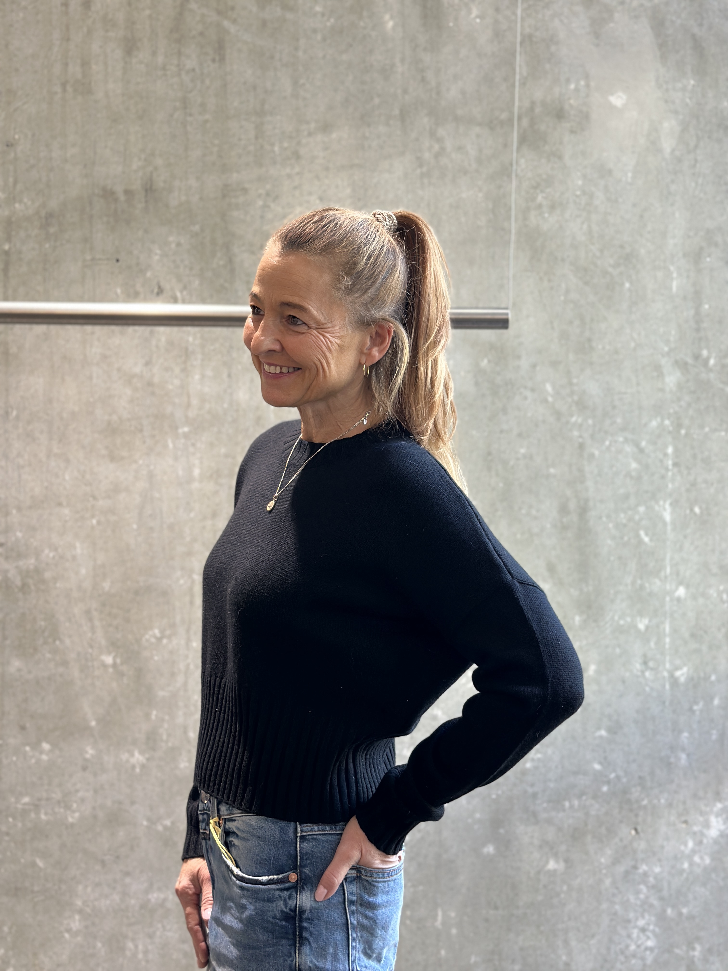 HANDMADE Pullover in 2 Farben