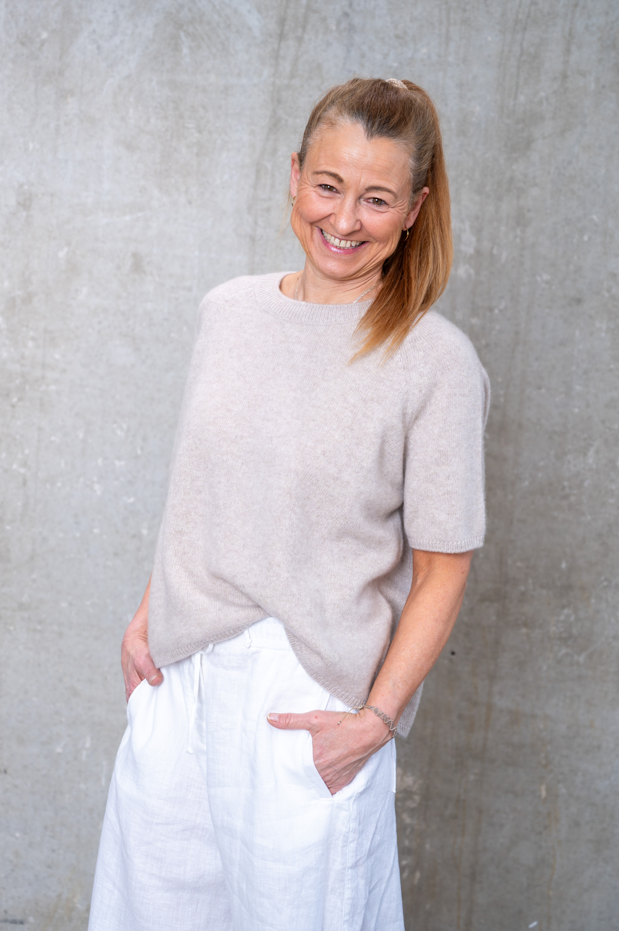 NARLI Kurzarm Pullover hellgrau & sand